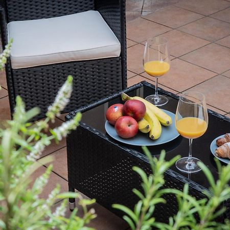 White Swan Boutique Apartments Прага Экстерьер фото