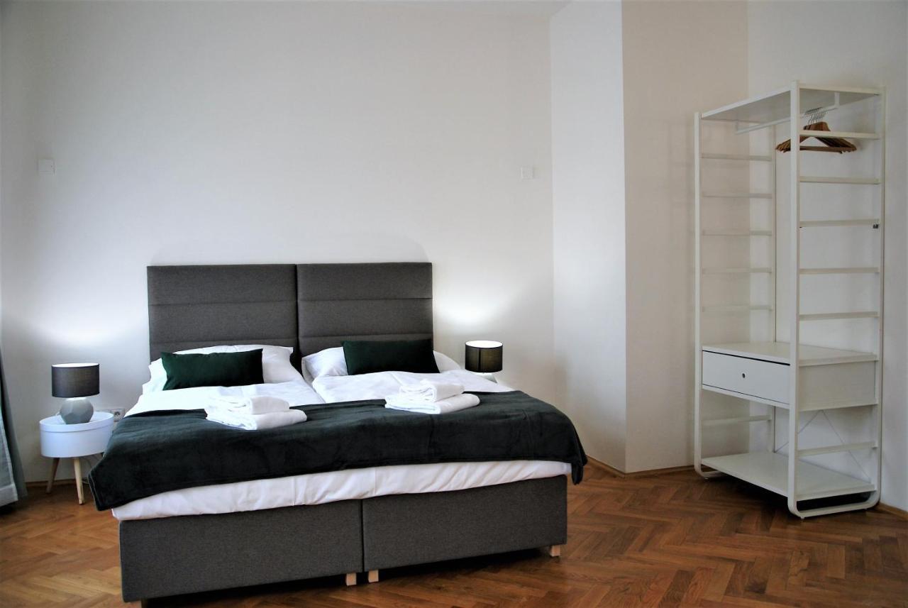White Swan Boutique Apartments Прага Экстерьер фото