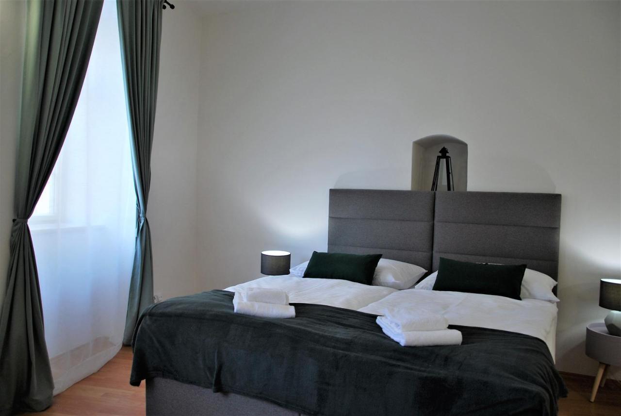 White Swan Boutique Apartments Прага Экстерьер фото