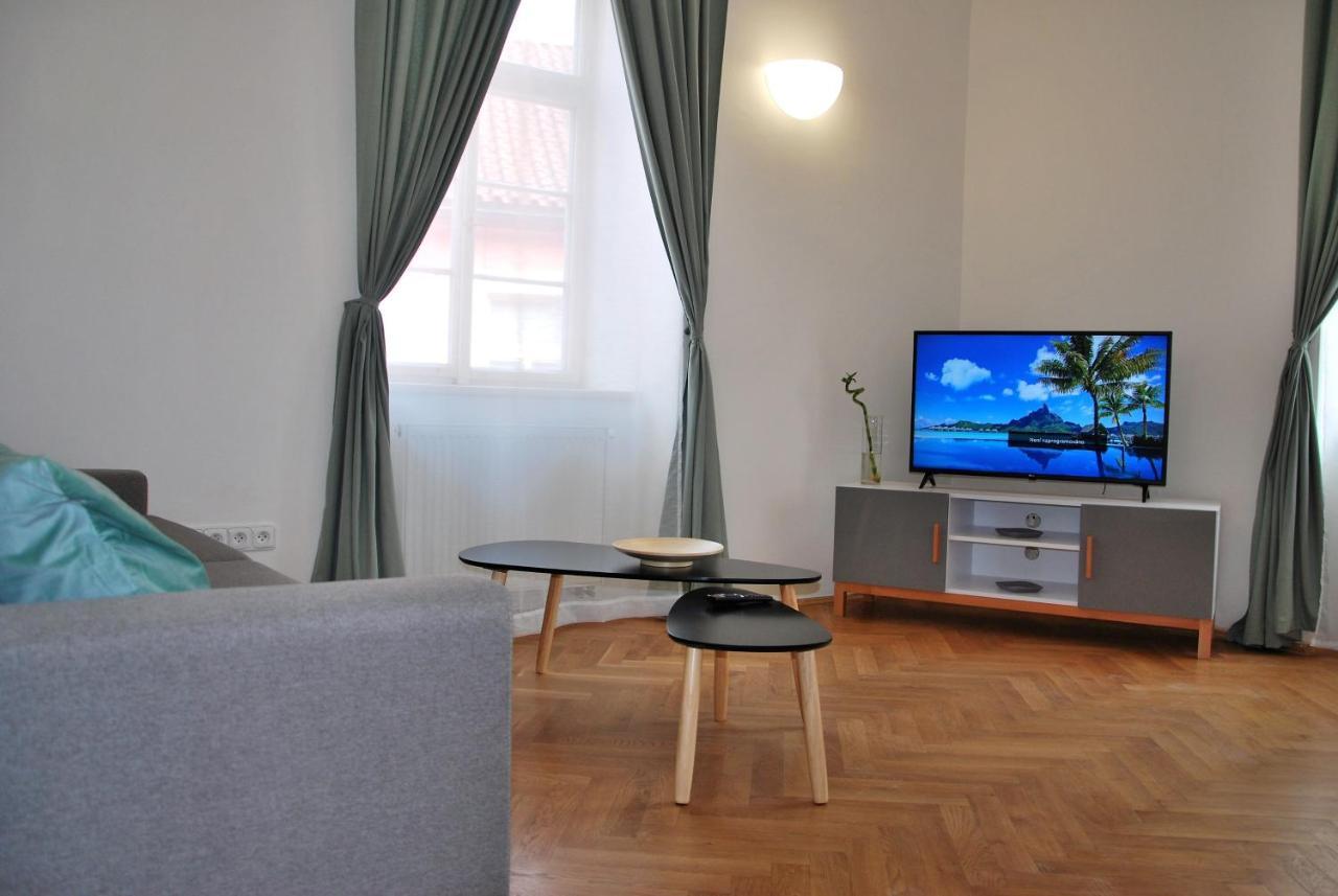White Swan Boutique Apartments Прага Экстерьер фото