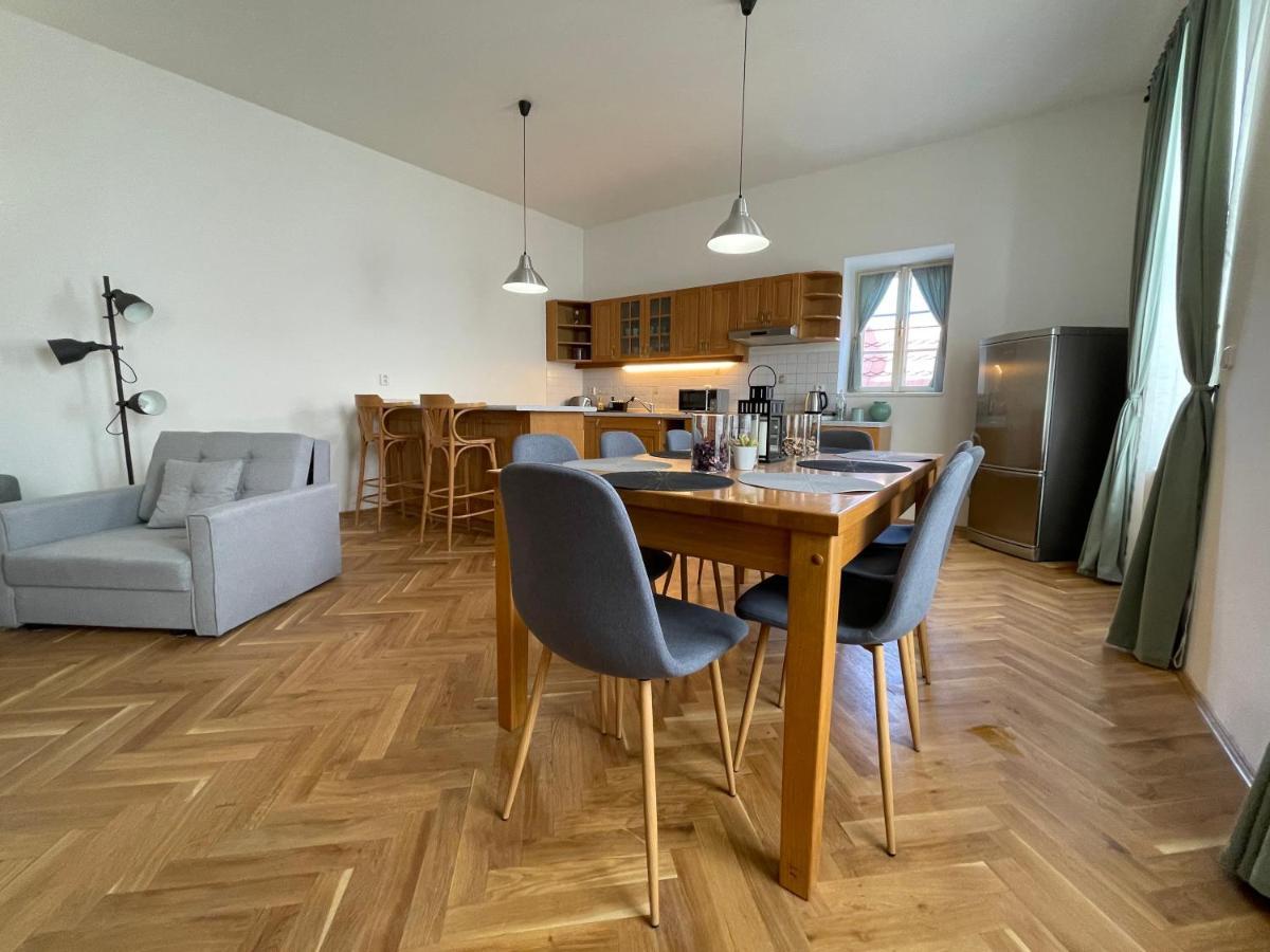 White Swan Boutique Apartments Прага Экстерьер фото