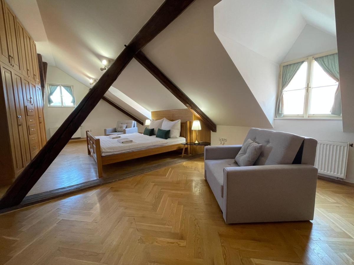 White Swan Boutique Apartments Прага Экстерьер фото