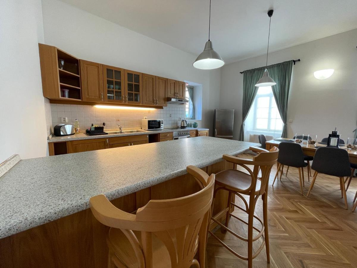White Swan Boutique Apartments Прага Экстерьер фото