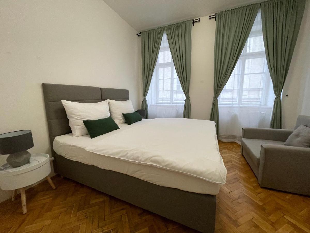 White Swan Boutique Apartments Прага Экстерьер фото