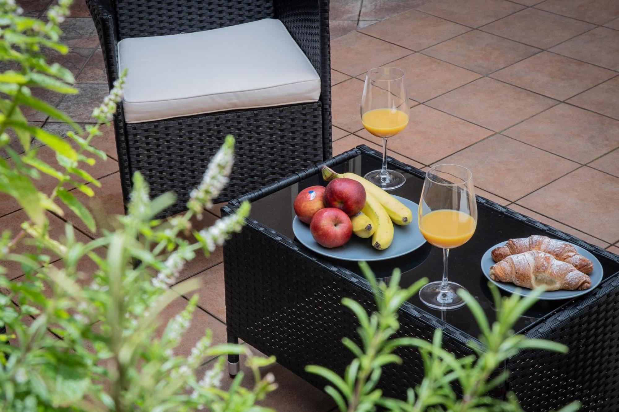 White Swan Boutique Apartments Прага Экстерьер фото