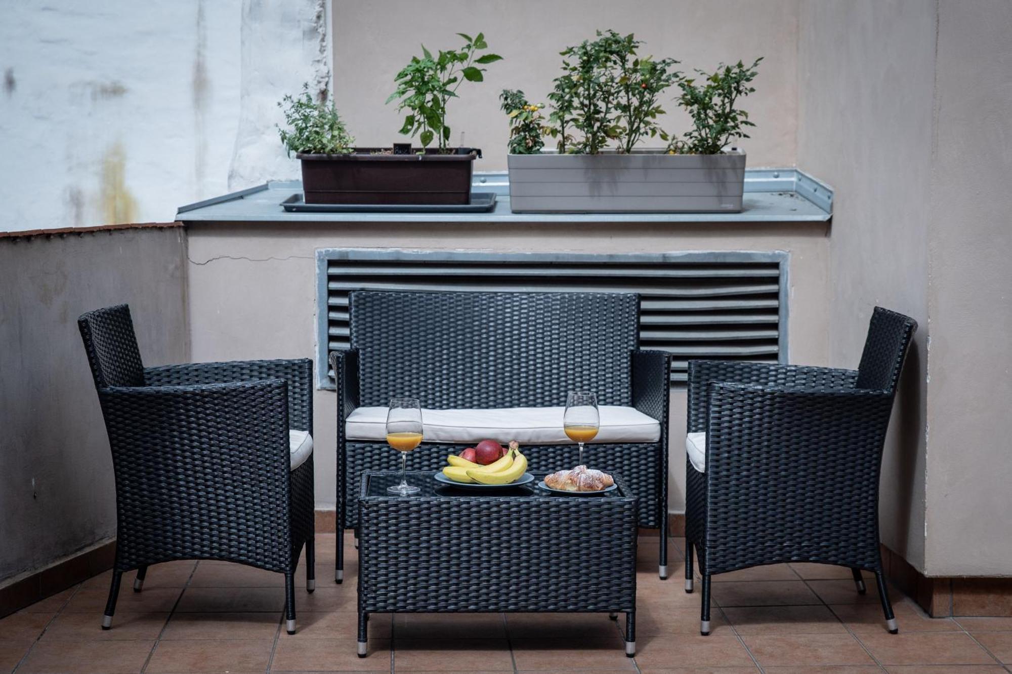 White Swan Boutique Apartments Прага Экстерьер фото